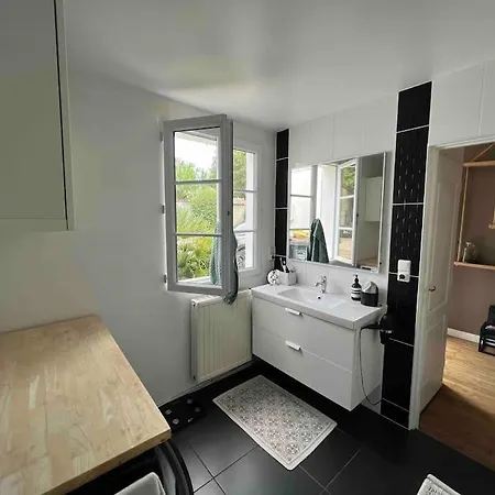 Semesterbostad Maison De Charme Proche Gare Le Gond-Pontouvre