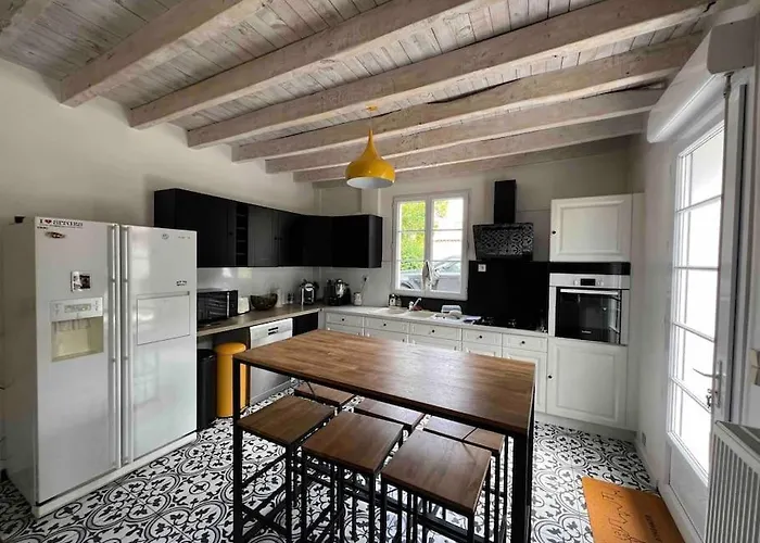 Maison De Charme Proche Gare Сasa de vacaciones Le Gond-Pontouvre